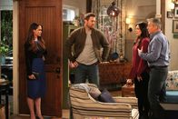 Man with a Plan – (v.l.n.r.) Lisa McCaffrey (Christine Woods); Leif Forrest (Geoff Stults); Andi Burns (Liza Snyder); Adam Burns (Matt LeBlanc)