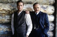 Legenden der Leidenschaft – Oberst Ludlow (Anthony Hopkins, re.) quittierte seinen Dienst bei der Regierung und zog seine drei Söhne, darunter Tristan (Brad Pitt, li.), auf einer einsamen Ranch in Montana auf.