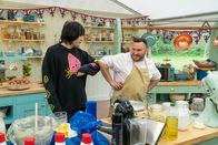 Das große Backen - UK – Noel Fielding (l.); Janusz (r.)