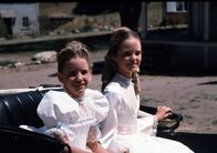 Unsere kleine Farm – Laura Ingalls (Melissa Gilbert, l.); Mary Ingalls (Melissa Sue Anderson, r.)