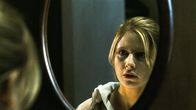 Der Fluch - The Grudge – Worin liegt das Geheimnis dieses Hauses? Dieser Frage versucht Karen (Sarah Michelle Gellar) immer wieder auf den Grund zu gehen ....