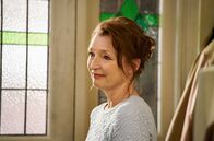 Mum – Cathy (Lesley Manville) sorgt sich um ihren alten Freund Michael.