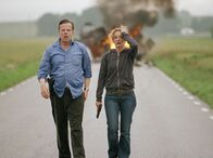 Mankells Wallander – Wurden bei der Explosion nicht verletzt: Kurt Wallander (Krister Henriksson) und seine Tochter Linda (Johanna Sällström).