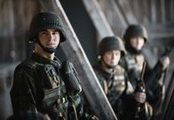 Californian Commando – Kaum ist Van Hamilton (Kian Lawley) in Finnland gelandet, wird er von der Militärpolizei eingezogen und zu den Commandos in die finnische Wildnis verfrachtet.
