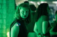 Tatort – Studentin Lucy Osthoven (Luise von Stein) hat jemanden auf der Studentenparty entdeckt.