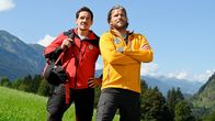 Die Bergretter – Für Tobi (Markus Brandl, l.) und Markus (Sebastian Ströbel, r.) steht ein ganz besonderer Einsatz bevor.