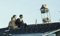 Malcolm mittendrin – Dewey (Erik Per Sullivan, li.), Malcolm (Frankie Muniz, mi.) und Reese (Justin Berfield) bereiten ihren nächsten Streich vor.