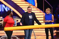 Schlag den Star – Schlag den Star Motsi Mabuse(l.), Elton, Laura Karasek Sendung 70 vom 23. Juli 2022, 20.15 Uhr Live auf ProSieben Foto: