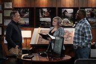 Last Man Standing – (v.l.n.r.) Mike Baxter (Tim Allen); Kristin Baxter (Amanda Fuller); Chuck Larabee (Jonathan Adams)