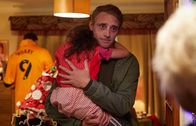 Hullraisers – Im Alltagsstress als Vater der vierjährigen Grace (Matilda Firth), vermisst auch Craig (Perry Fitzpatrick) manchmal, wie seine Frau, das unbeschwerte Leben mit wilden Partynächten.