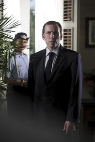 Death in Paradise – DI Richard Poole (Ben Miller) am Tatort.