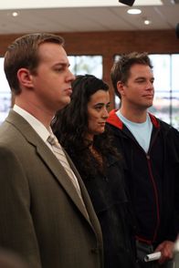 Navy CIS – Gemeinsam arbeiten McGee (Sean Murray, l.), Ziva (Cote de Pablo, M.) und Tony (Michael Weatherly, r.) an einem äußerst verzwickten Fall ...