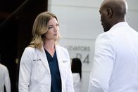 Atlanta Medical – Nicolette Nevin (Emily VanCamp, l.); Dr. Barrett Cain (Morris Chestnut, r.)