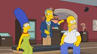 Die Simpsons – (v.l.n.r.) Marge; Museumskurator; Homer