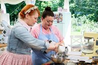 Das große Backen – Enie van de Meiklokjes (l.); Lydia (r.)