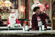 Superior Donuts – Franco (Jermaine Fowler, r.)