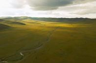 Unsere Kontinente – Noch heute leben viele nomadische Familien in der Steppenlandschaft der Mongolei.