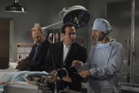 Monk – Leland Stottlemeyer (Ted Levine, li.), Adrian Monk (Tony Shalhoub, Mi.).