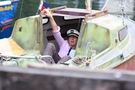 Death in Paradise – Humphrey (Kris Marshall) auf seiner neuen "Yacht".