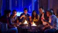 Prakti.com – Die neuen Praktikanten von Google: (v.l.n.r.) Yo-Yo (Tobit Raphael), Graham (Max Minghella), Lyle (Josh Brener), Neha (Tiya Sircar), Nick (Owen Wilson) und Billy (Vince Vaughn) ...