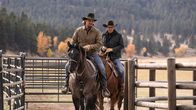 Yellowstone – Kayce Dutton (Luke Grimes) und John Dutton (Kevin Costner)