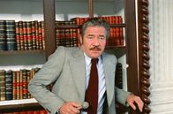 Die Filzlaus – François Pignons Ehefrau Louise hat sich mit Dr. Fuchs (Jean-Pierre Darras) zusammengetan, einem berühmten Psychiater.
