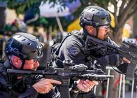 S.W.A.T. – L-R: David 'Deacon' Kay (Jay Harrington), Daniel 'Hondo' Harrelson (Shemar Moore)