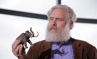 Terra X: Sternstunden der Evolution – George Church, Star der Gentechnik-Szene, will das Mammut klonen.