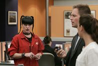 Navy CIS – Der neue Fall, an dem Abby (Pauley Perrette, l.), Tony (Michael Weatherly, 2.v.r.) und Ziva (Cote de Pablo, r.) arbeiten, wird immer verwirrender. Da macht Ducky eine Entdeckung ...