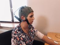 Servus Reportage – Brain-Computer Interface Therapie: Schlaganfallpatientin Andrea
