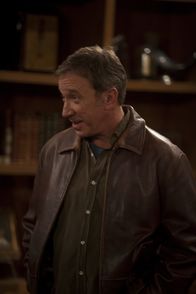 Last Man Standing – Mike Baxter (Tim Allen) ist Marketing-Chef von Outdoor Man, einem Laden für Sportartikel und Waffen. Doch jetzt erfährt er von seinem Chef, dass er sich künftig um den Internet-Verkauf kümmern soll. Dadurch ist Mike jetzt öfter zu Hause bei seiner Familie...