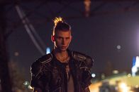 Nerve – Der erfolgreiche und anscheinend skrupellose Nerve-Spieler Ty (Machine Gun Kelly) will um jeden Preis am Ende als Sieger aus dem online Spiel hervorgehen. Würde er dafür sogar über Leichen gehen?