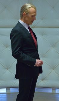 The Strain – Gus will Familie Gupta helfen, über die Stadtgrenze zu kommen. Unterdessen wird Eichorst (Richard Sammel) durch Dutch an seine Vergangenheit erinnert ...