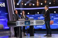 Quizduell-Olymp – Moderator Jörg Pilawa (r.) mit den KandidatInnen des Teams „Musik“: Dem Sänger Michael Holm (l.), und der Sängerin "Oonagh" Senta-Sofia Delliponti (M.).