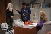 B Positive – (v.l.n.r.) Bette (Jane Seymour); Mrs. Ludlum (Anna Maria Horsford); Gina Dabrowski (Annaleigh Ashford)