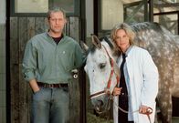 Allein unter Männern – Dr. Tana Fechner (Ann-Kathrin Kramer) ist eine begabte Assistenzärztin an der Münchner Universitäts-Tierklinik. Sie hat sich in den Reitstall-Besitzer Bernhard Bausch (Harald Krassnitzer) verliebt.