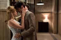 Velvet – Clara Montesinos (l., Marta Hazas) und Mateo Ruiz (r., Javier Rey).