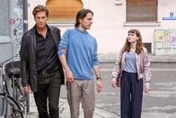 Der Alte – Tanja Gebhardt (Linda Stockfleth) ist fassungslos, als Caspar Bergmann (Thomas Heinze, l.) ihren Freund Benjamin Lauer (Thomas Hauser) als Verdächtigen abführt.
