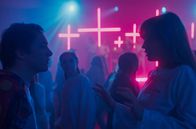 Gotteskinder – Trotz ihrer Gefühle geraten Max (Michelangelo Fortuzzi) und Hannah (Flora Li Thiemann) wegen ihrer unterschiedlichen Werte immer wieder in Konflikt.