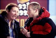 Malcolm mittendrin – Im fernen Alaska manipuliert Francis (Christopher Masterson) die Ausrüstung der Holzfäller-Eishockeymannschaft, da er auf einen Sieg des gegnerischen Teams gesetzt hat.