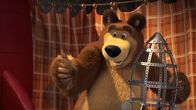 Mascha und der Bär – Der Bär und das Raketenmodell.