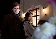 Sturm der Liebe – 10 Uhr im Ersten. Die Stimmung zwischen Gregor (Christof Arnold, l.) und Leonie (Anna Angelina Wolfers, r.) ist nach dem Missverständnis angespannt.