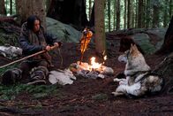 Alpha – Fütterungszeit: Kodi Smit-McPhee als Keda