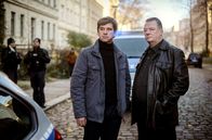 Polizeiruf 110 – Kommissar Michael Lehmann (Peter Schneider) und Kommissar Henry Koitzsch (Peter Kurth) am Tatort.