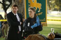 Bones - Die Knochenjägerin – Booth (David Boreanaz, l.); Dr. Brennan (Emily Deschanel, r.)