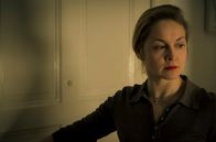 Tatort – Kathrin Menke (Valery Tschplanowa) vermisst beim nach Hause kommen eine ihrer geliebten Maine-Coon Katzen.