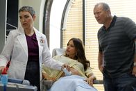 Modern Family – v.l.): Dr. Barksdale (Erin Noble), Sofia (Gloria Vergara) und Jay (Ed O'Neill)