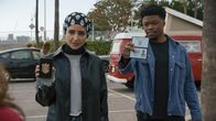 Navy CIS: L.A. – Special Agent Fatima Namazi (Medalion Rahimi, l.); Devin Roundtree (Caleb Castille, r.)