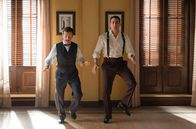 Velvet – O’Brien (Víctor Ullate Roche, l.) und Alberto Márquez (Miguel Ángel Silvestre, r.).