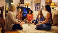 The Witch Files - Der Hexenzirkel – L-R: M.J. (Tara Robinson), Brooke (Alice Ziolkoski), Greta (Adrienne Rose White), Claire (Holly Taylor), Jules (Britt Flatmo)